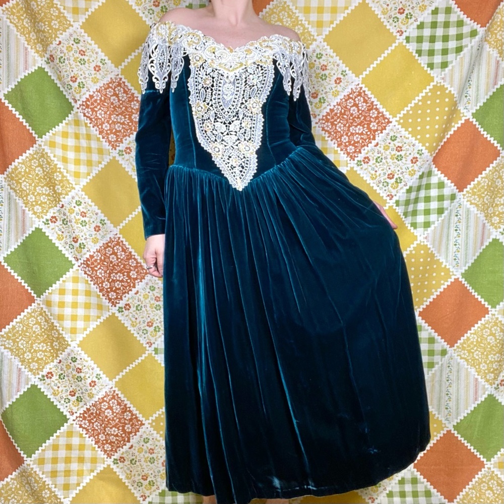 Vintage 90s dark green & white velvet lacy long sleeve princess maxi dress 🔆